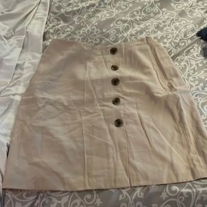 Woman’s Ann Taylor cream color skirt  6p